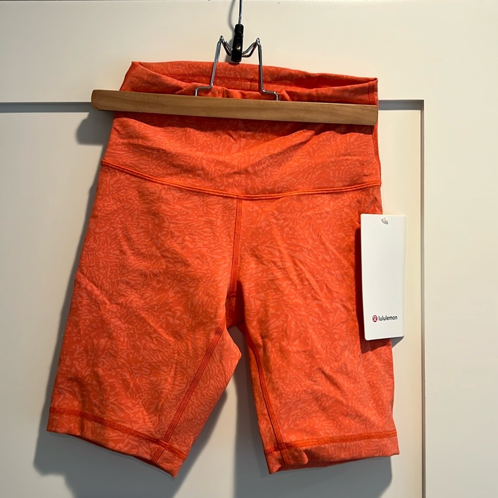 Lululemon coral color NEW with tag Wonder Train HR Short 8” shorts, size 4